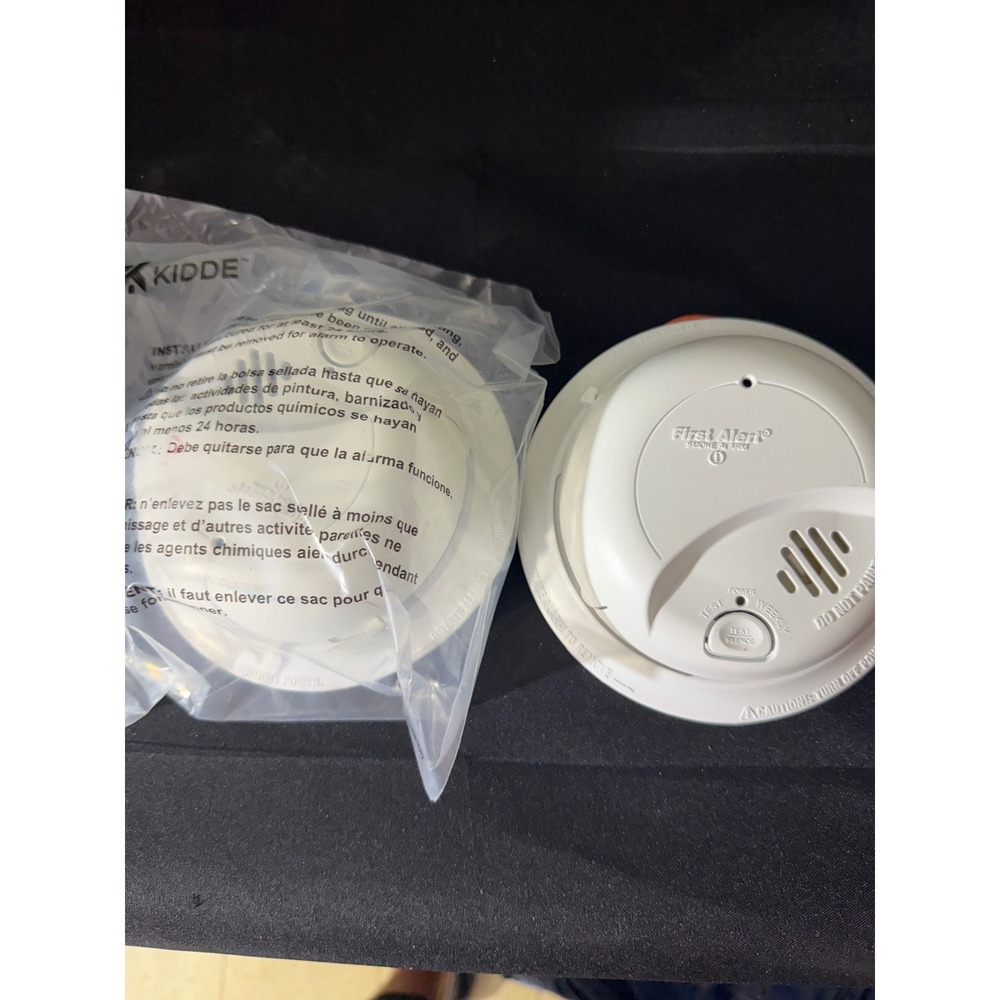 First Alert Smoke Alarm 9120B White LIKE NEW Hardwired 9V Battery Backup 2 Pack